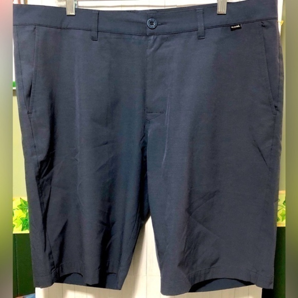⛱️Travis Mathew Navy poly blend flat front Golf shorts